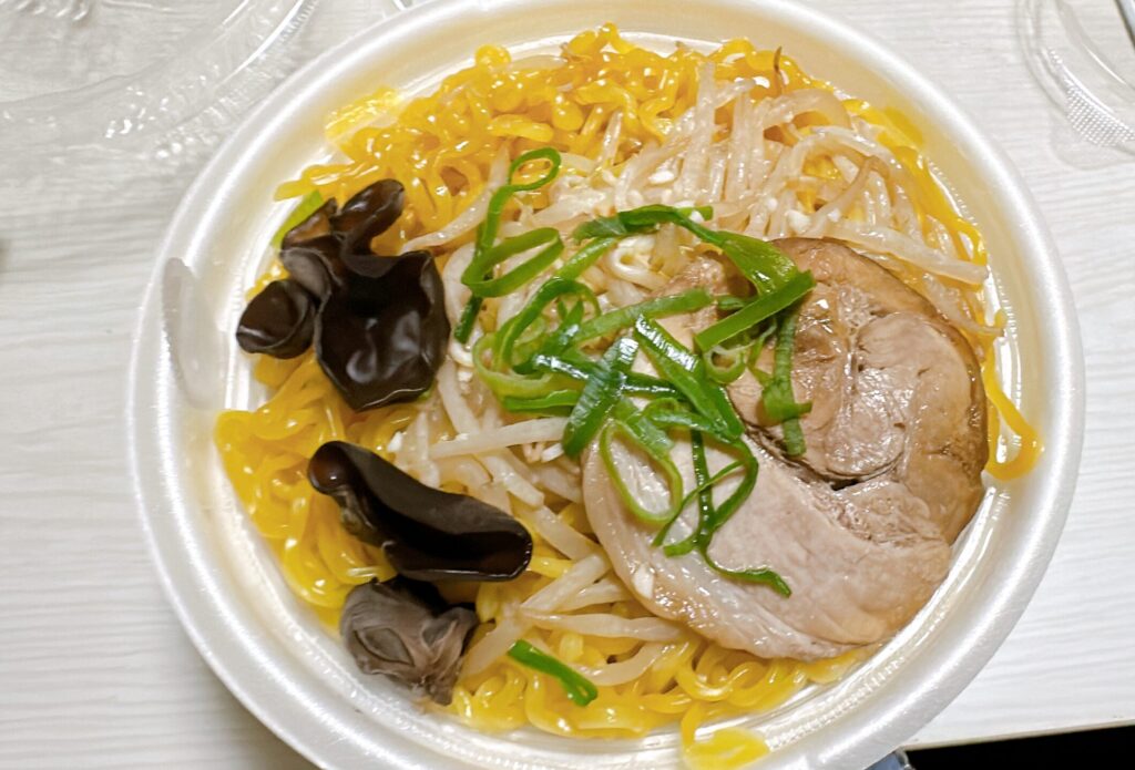 具材がしっかり入ってるいそのかづお監修ラーメン